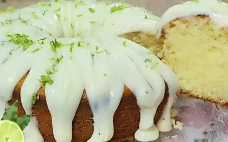 A palavra chave com base no artigo fornecido é bolo de limão fofinho.