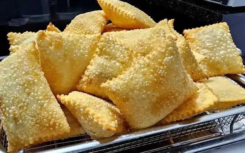 A palavra chave com base no artigo fornecido é Pastel Especial de Feira.