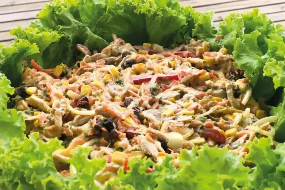 A palavra-chave com base no artigo fornecido é Salada de Macarrão Integral com Pesto de Manjericão.