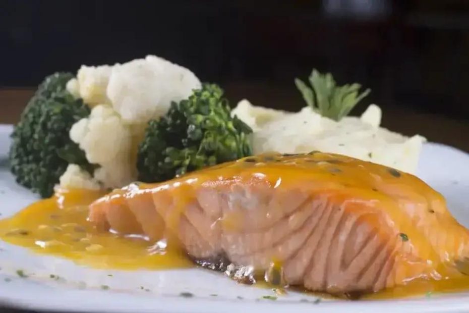 A palavra chave com base no artigo fornecido é Salmão ao Molho de Maracujá.