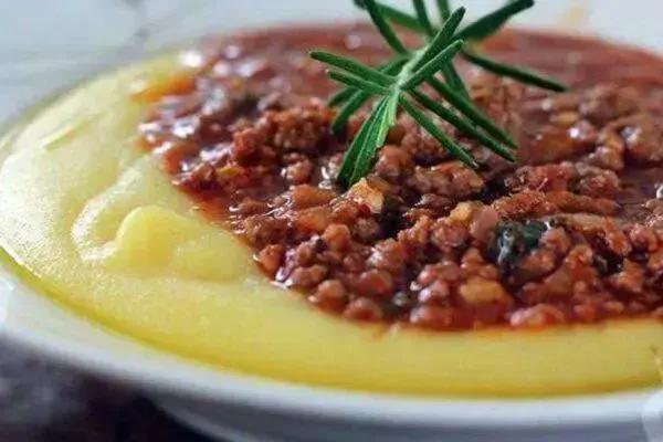 Polenta com Carne Moída