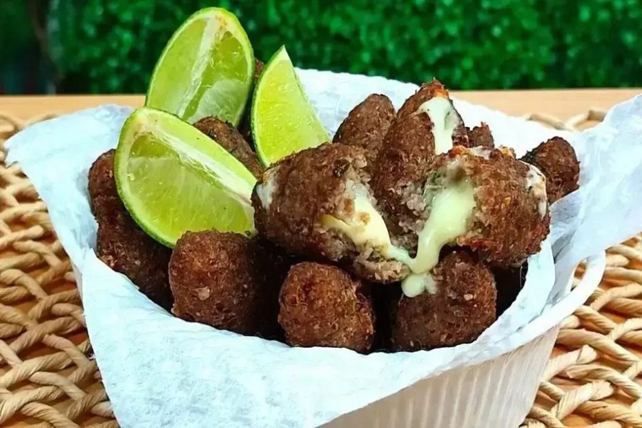 Quibe frito recheado com queijo