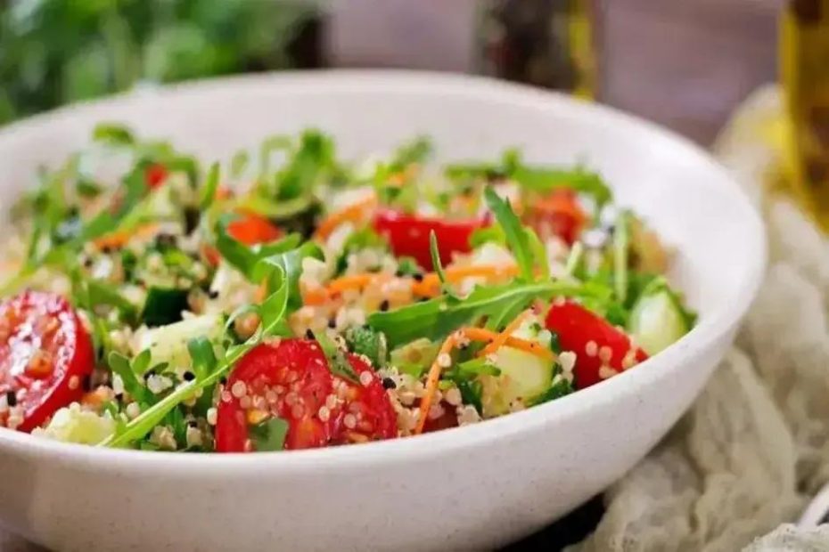 salada de quinoa com legumes