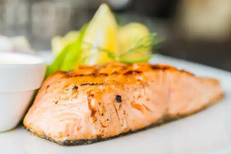 salmão grelhado com molho de limão
