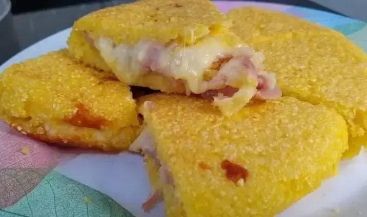 Cuscuz de frigideira recheado